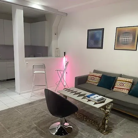 Nice Room In Paris Center-3